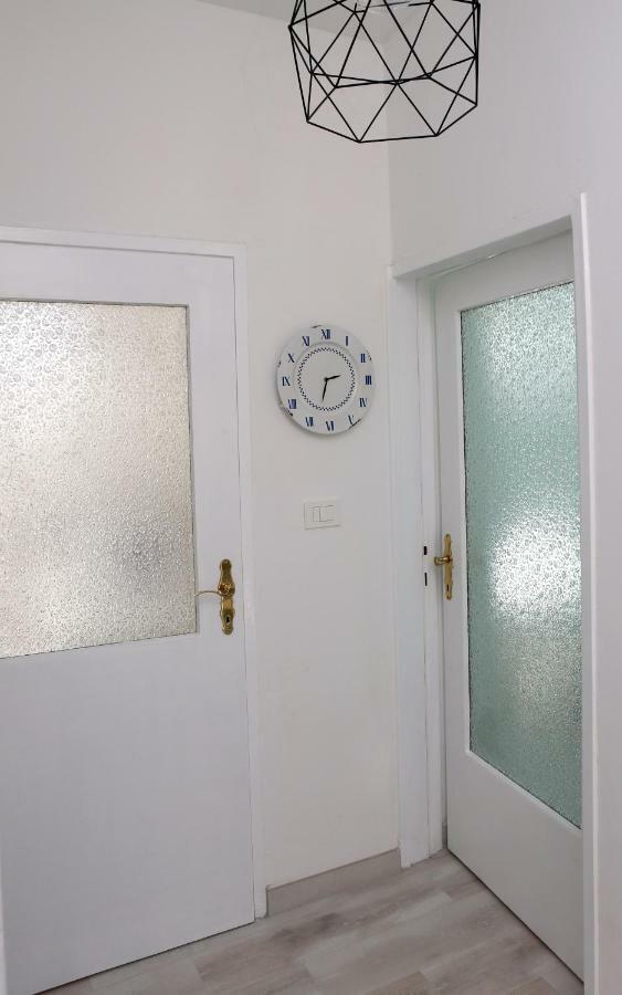 Sweet Suite With Free Private Parking Pola Esterno foto