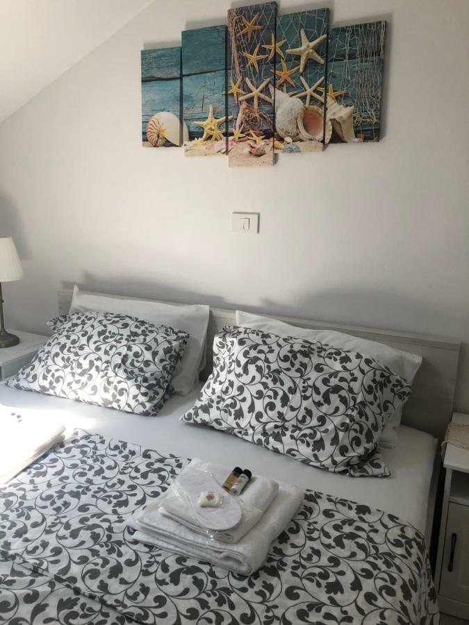 Sweet Suite With Free Private Parking Pola Esterno foto